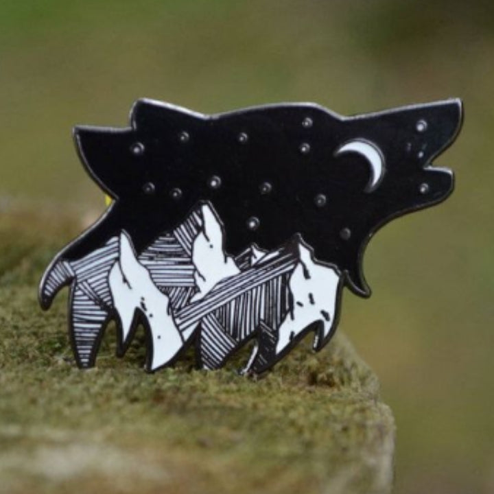 ENAMEL PINS: Black and White Wolf Enamel Pin